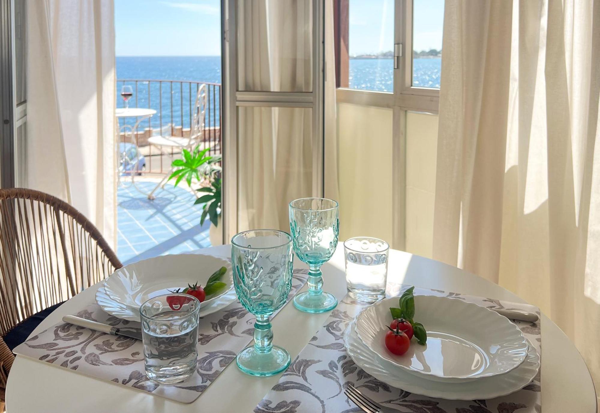 Seafront Tysandros Apartment *